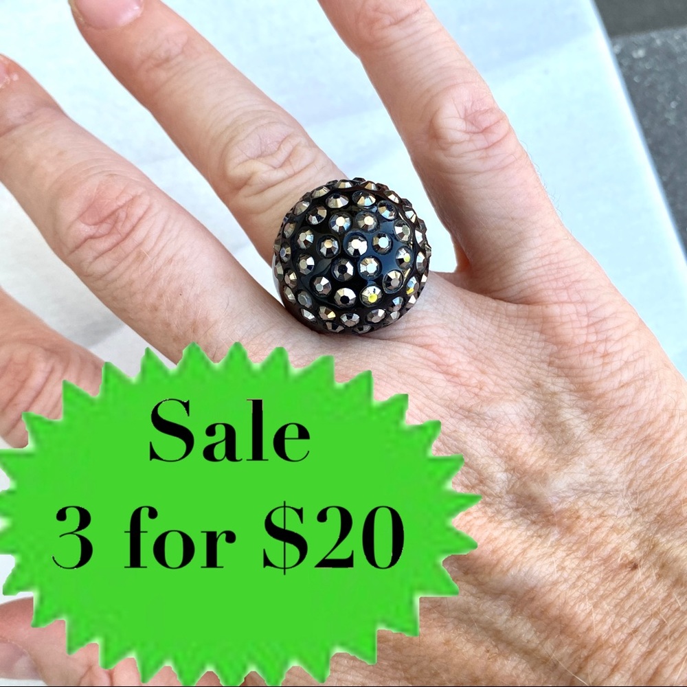 UO Black chunky ring rhinestone crystals acrylic retro costume jewelry sparkle